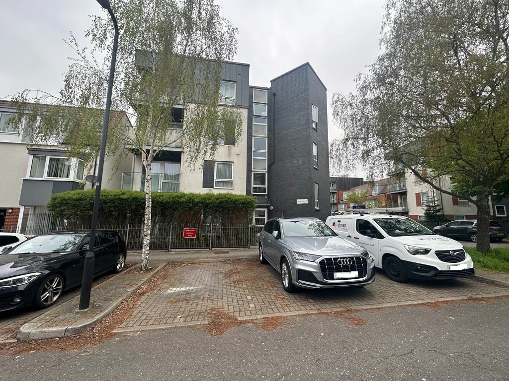 Opal Court HA2 £1750pcm