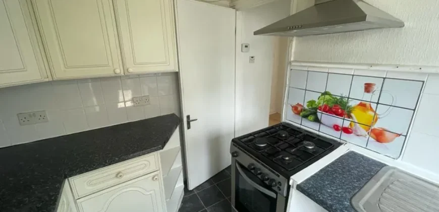 2 bed Maisonette to rent Rowe Walk, Harrow, Greater London HA2