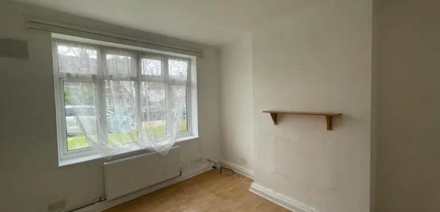 2 bed Maisonette to rent Rowe Walk, Harrow, Greater London HA2