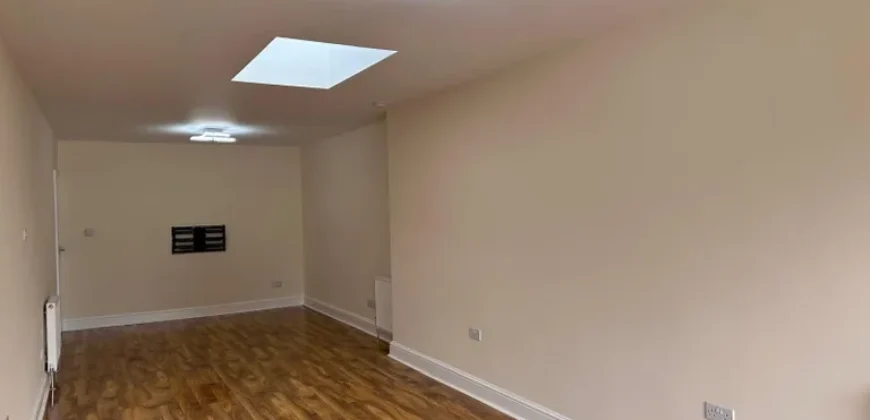 4 bed end terrace house to rent Windsor Crescent, Harrow, Greater London HA2