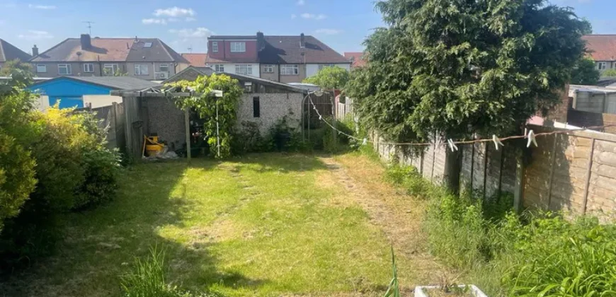 3 bed semi-detached house to rent Clitheroe Avenue, Rayners Lane, Harrow, Greater London HA2