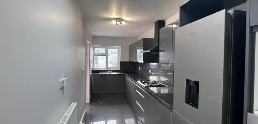 4 bed end terrace house to rent Windsor Crescent, Harrow, Greater London HA2