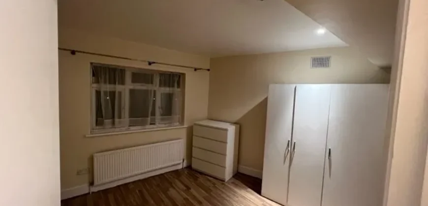 Terraced house to rent Greenway, Kenton, Harrow, Greater London HA3