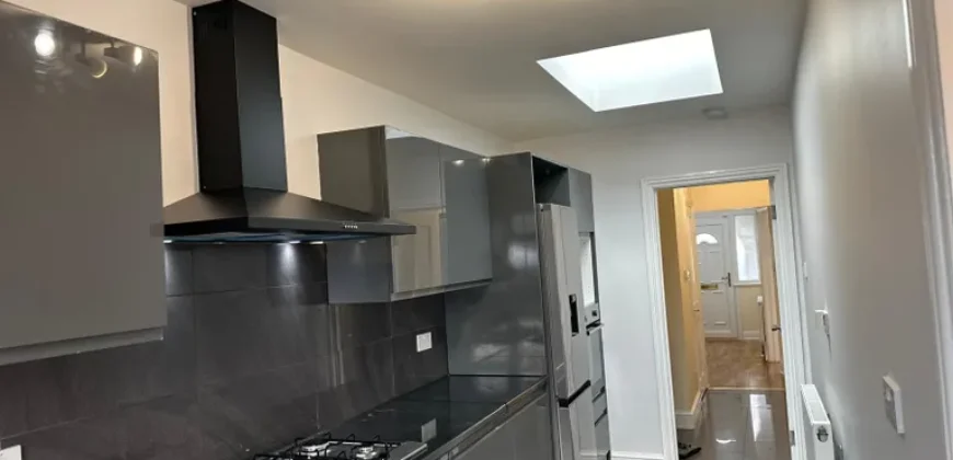 4 bed end terrace house to rent Windsor Crescent, Harrow, Greater London HA2