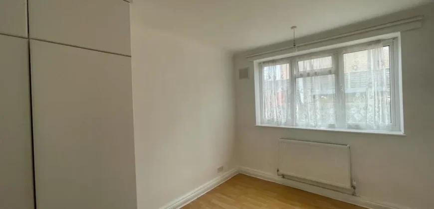 2 bed Maisonette to rent Rowe Walk, Harrow, Greater London HA2