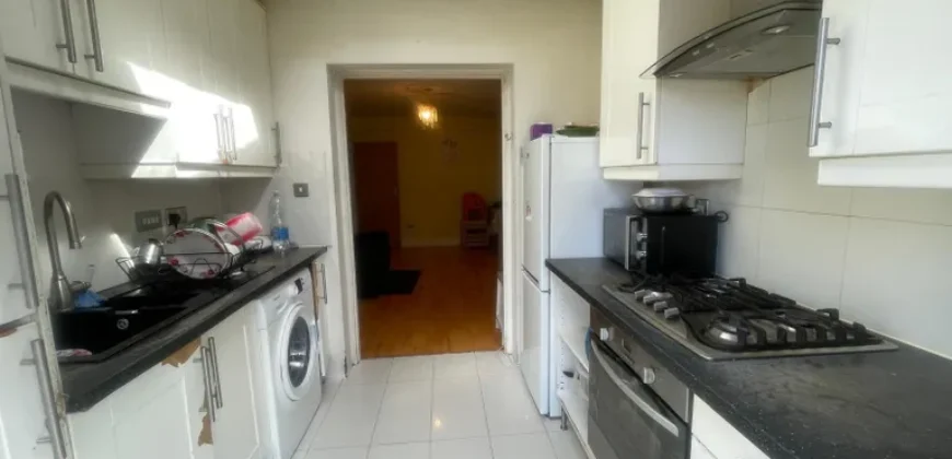 2 bed maisonette to rent Rayners Lane, Harrow, Greater London HA2
