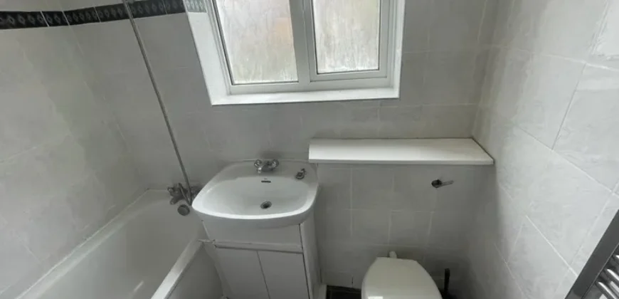 2 bed Maisonette to rent Rowe Walk, Harrow, Greater London HA2