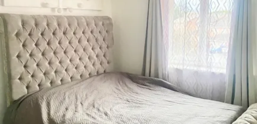 Cosy 2 bedroom house for rent at Poplar Grove, London, N11 3NX.