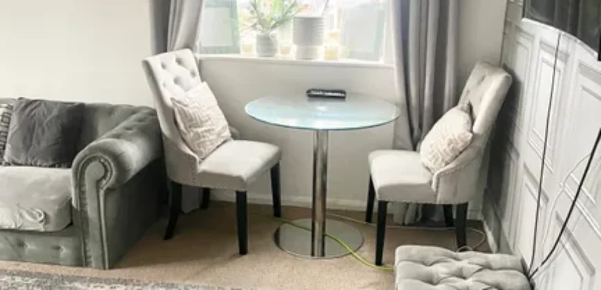 Cosy 2 bedroom house for rent at Poplar Grove, London, N11 3NX.