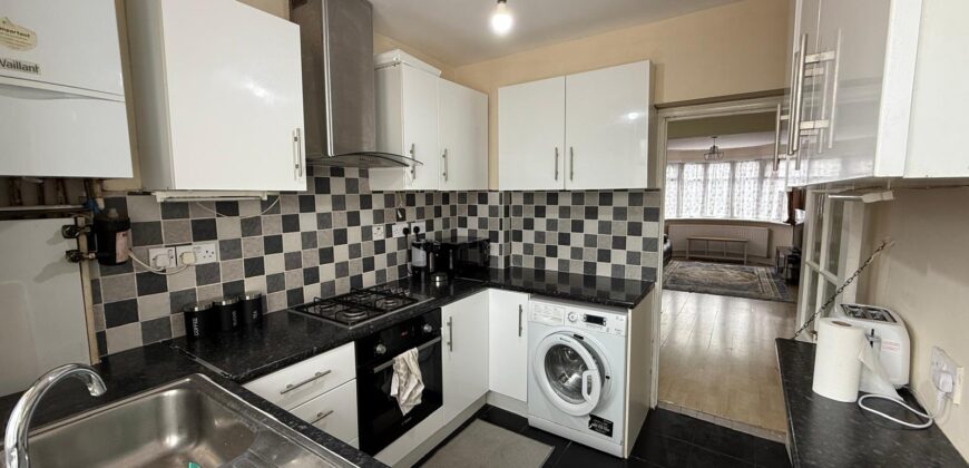 Bills Are Included With R Ground Floor, Lynton Road, Harrow, Greater London, HA2 9NH