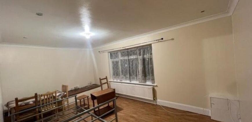 Greenway, Harrow, Greater London, HA3 0TS
