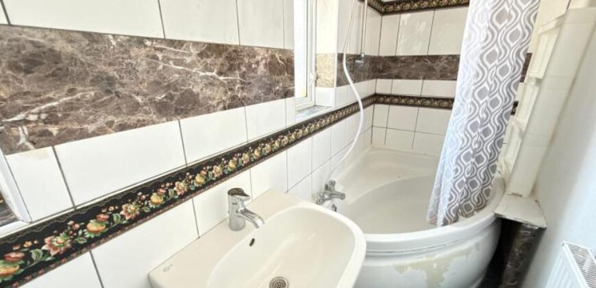 1st Floor Warwick Parade, Harrow, Greater London, HA3 8SA